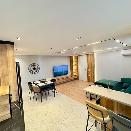 Soinn'S Apartament Тирана Экстерьер фото