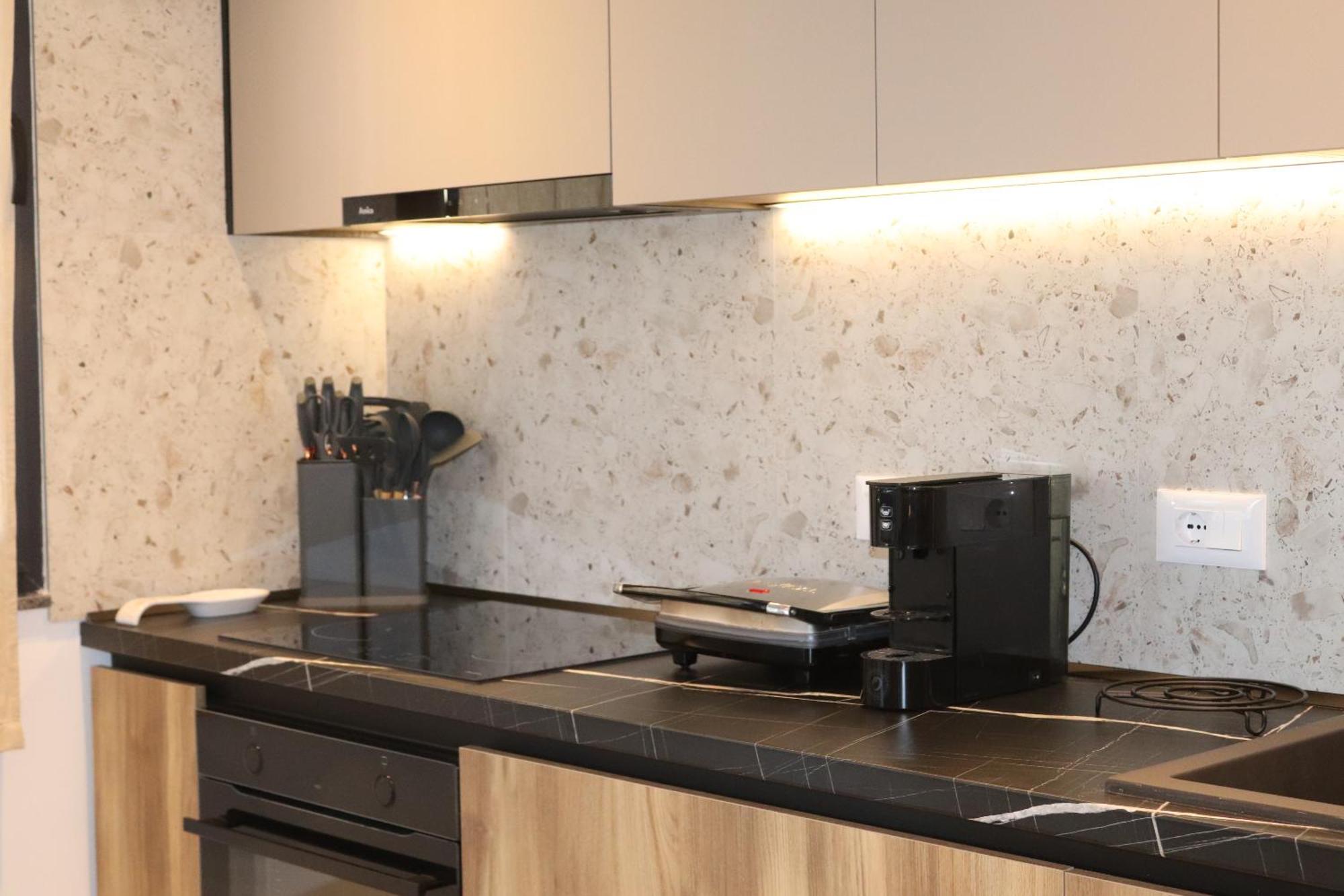 Soinn'S Apartament Тирана Экстерьер фото