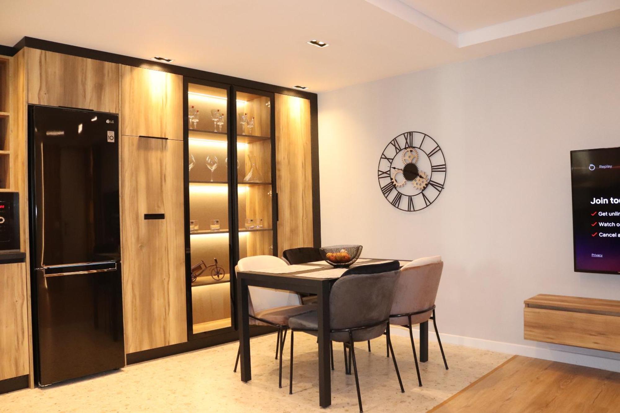 Soinn'S Apartament Тирана Экстерьер фото
