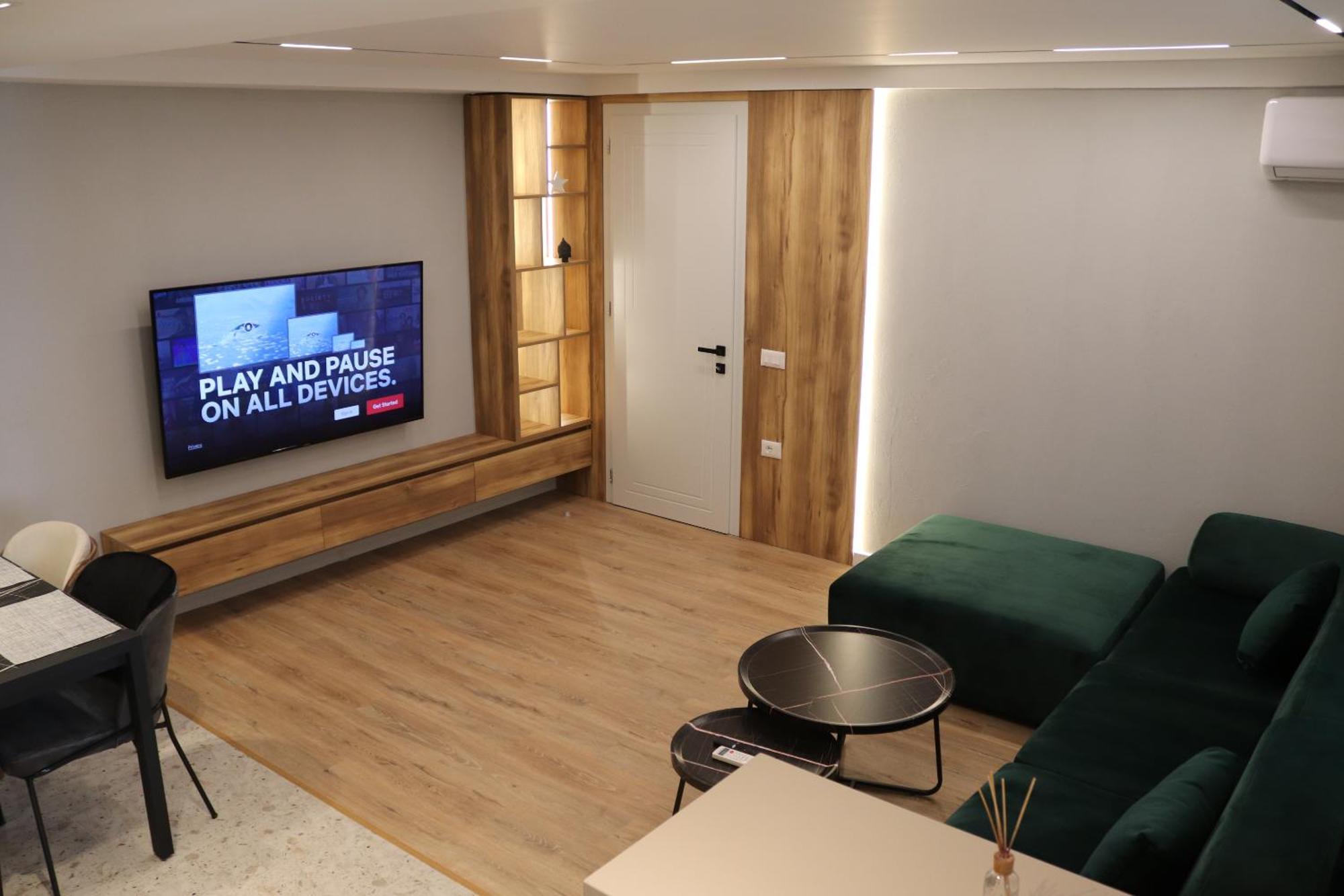 Soinn'S Apartament Тирана Экстерьер фото